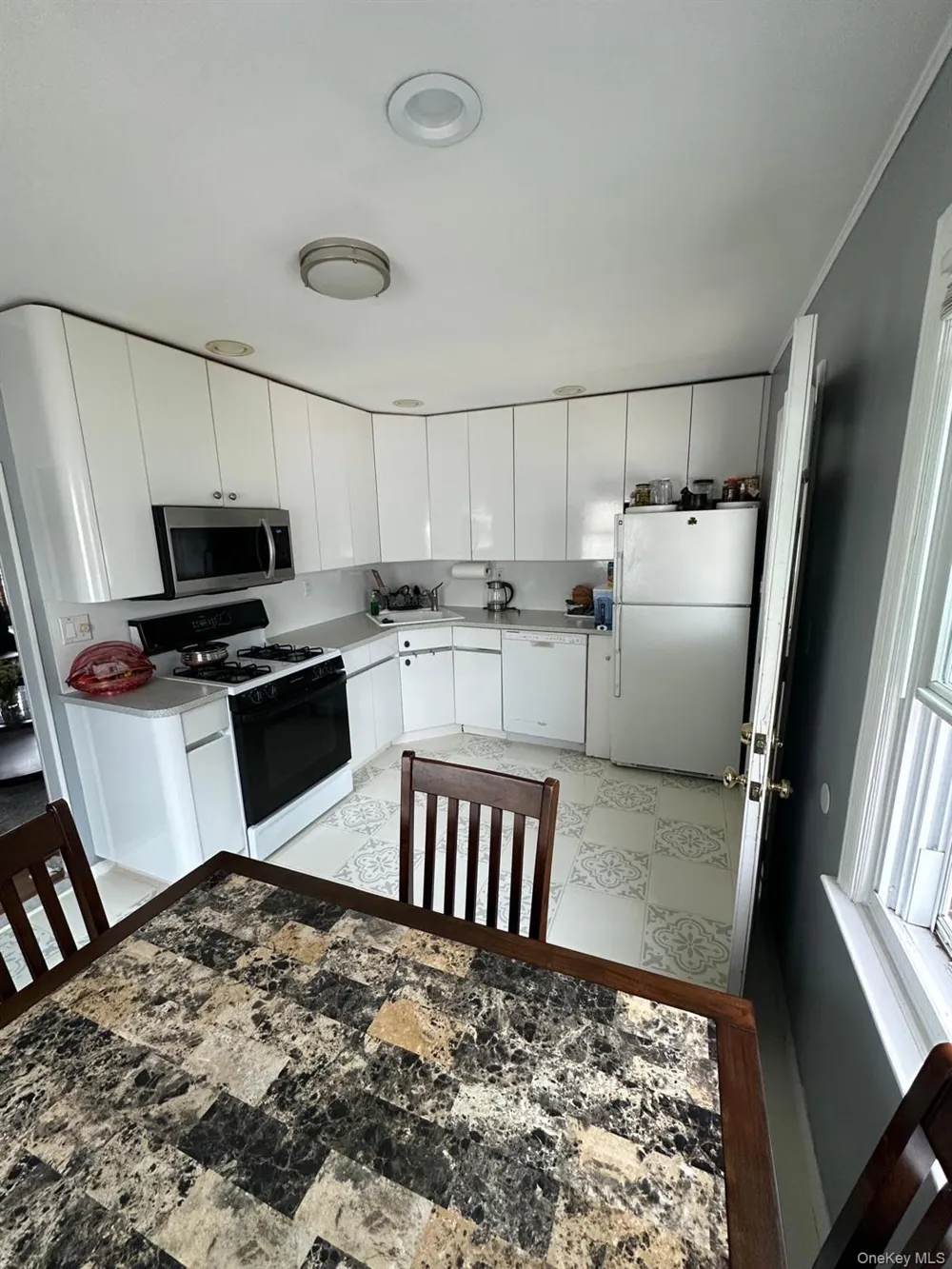 32 Terrace Place Hicksville, NY 11801