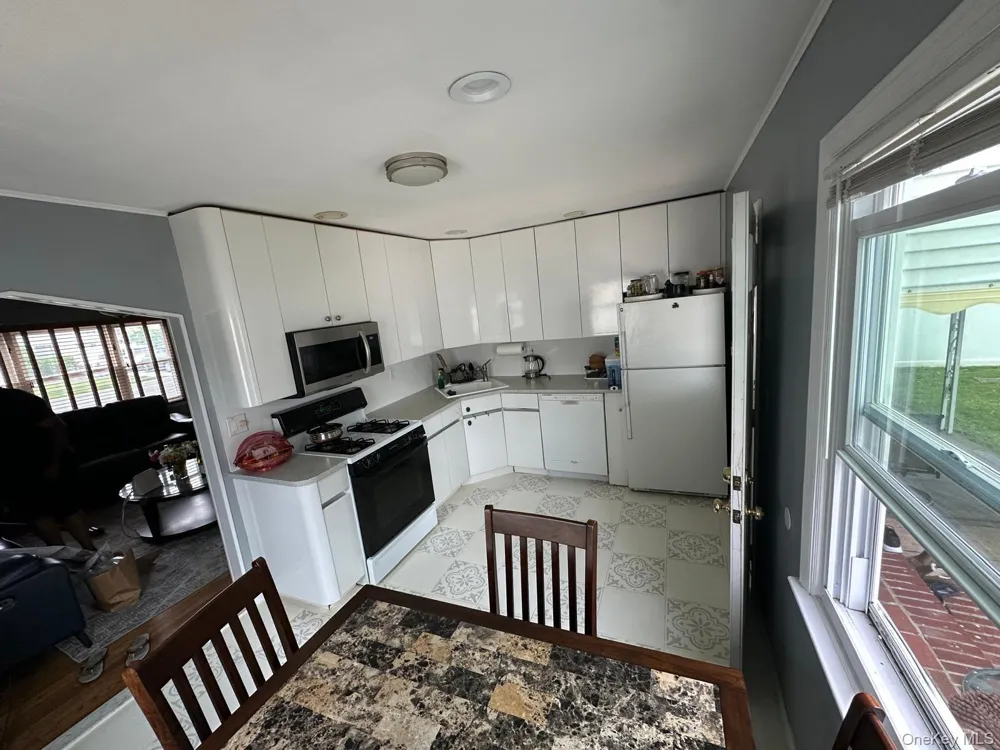 32 Terrace Place Hicksville, NY 11801