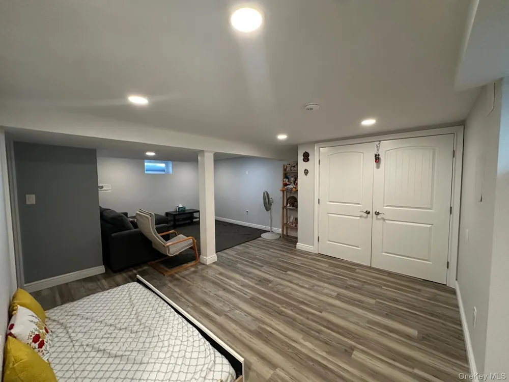 32 Terrace Place Hicksville, NY 11801