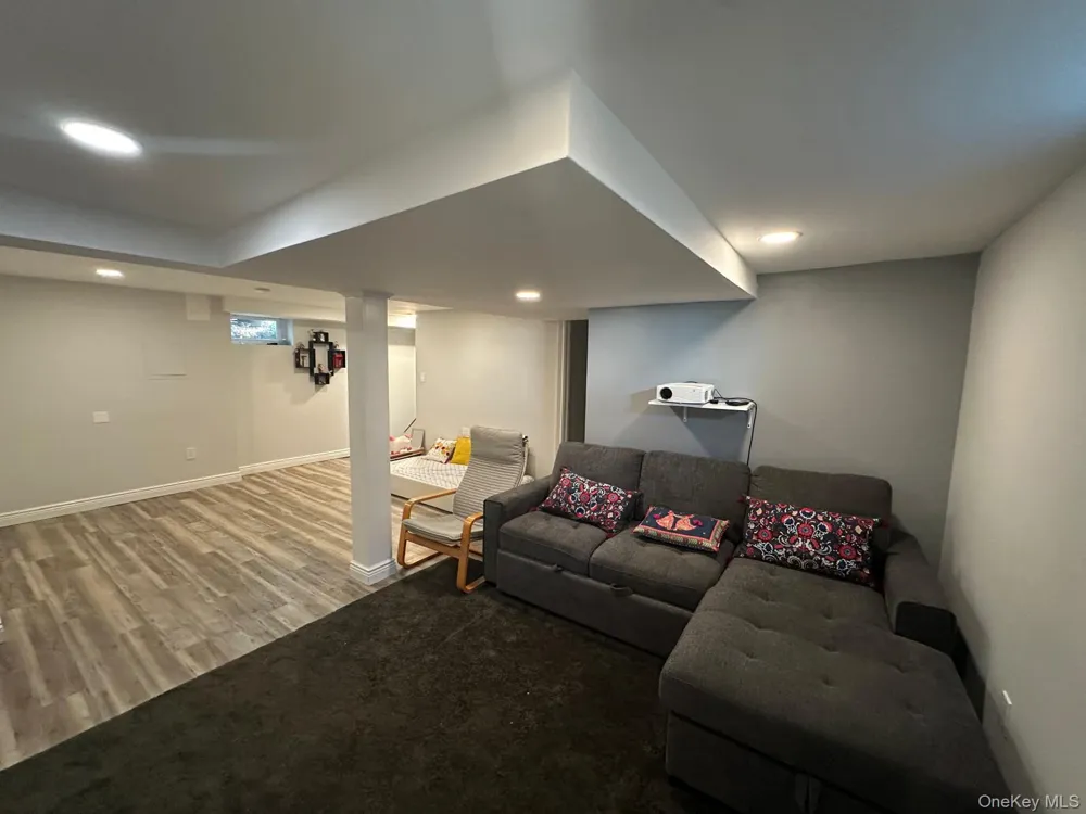32 Terrace Place Hicksville, NY 11801