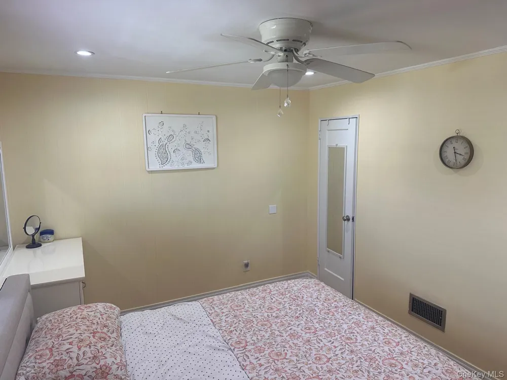 32 Terrace Place Hicksville, NY 11801