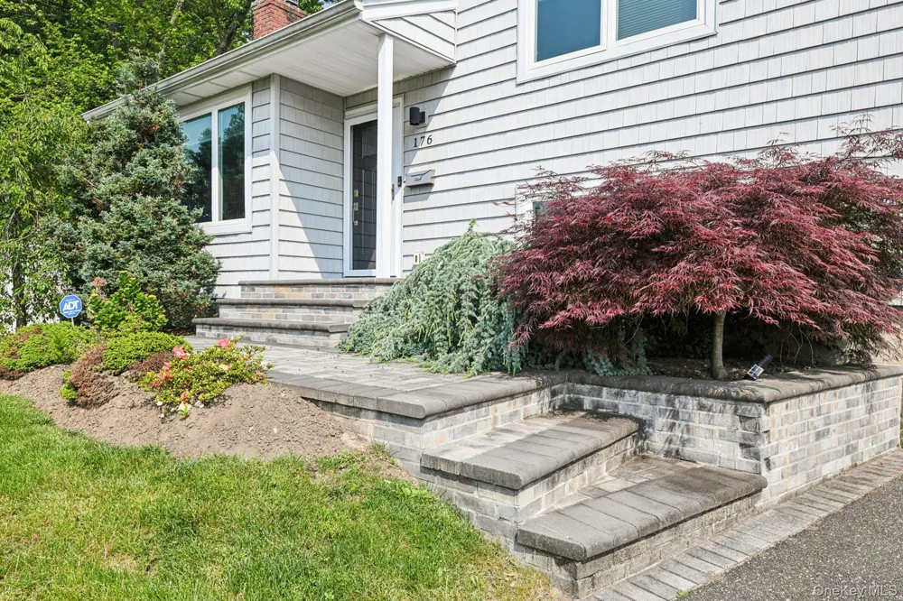 176 Willis Court Wantagh, NY 11793