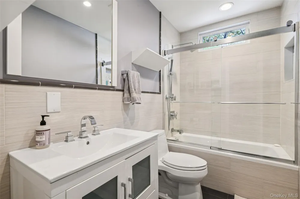 176 Willis Court Wantagh, NY 11793