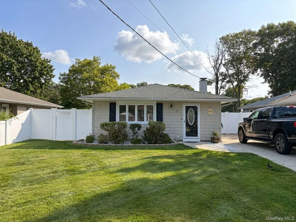 31 Brushwood Drive Shirley, NY 11967
