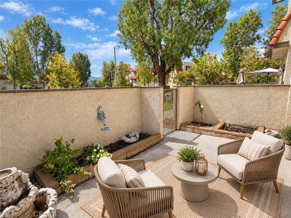 27650 Ironstone Drive #3 Canyon Country, CA 91387