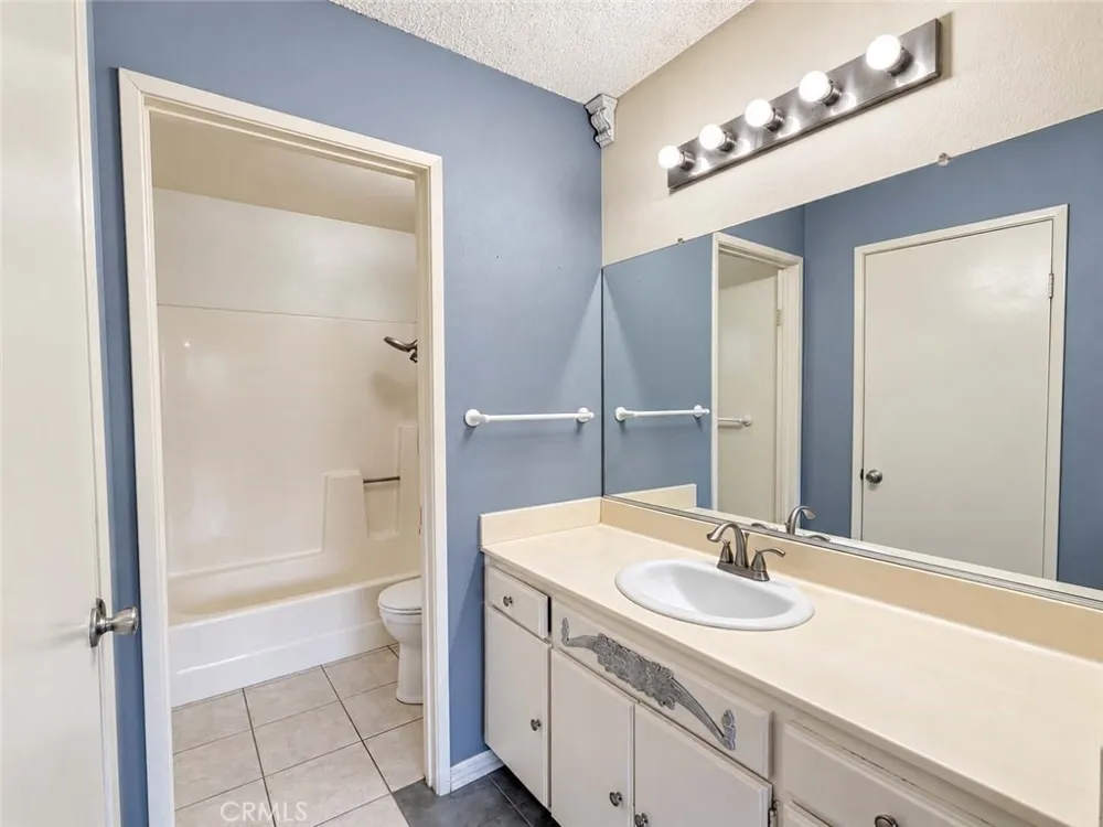 27650 Ironstone Drive #3 Canyon Country, CA 91387
