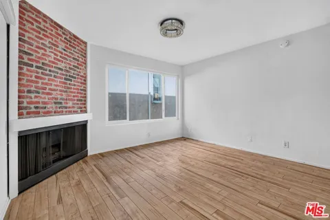 10 19th Avenue #4