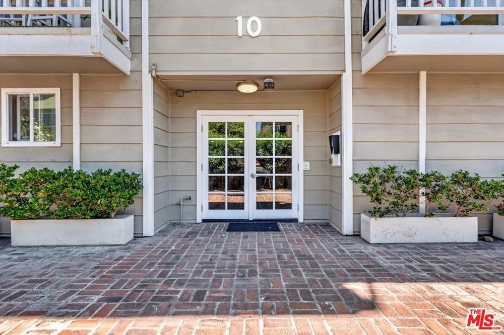 10 19th Avenue #4 Venice, CA 90291