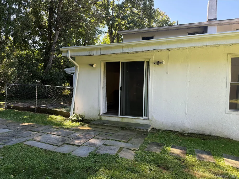 16 Ernest Lane #Apt A Mahopac, NY 10541