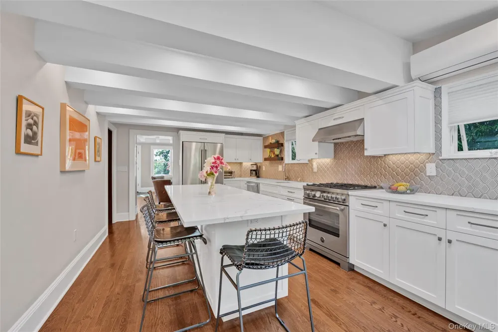 15 Jackson Street Port Washington, NY 11050