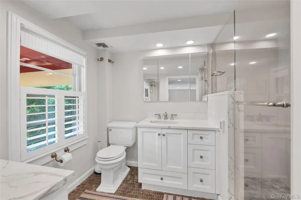 15 Jackson Street Port Washington, NY 11050