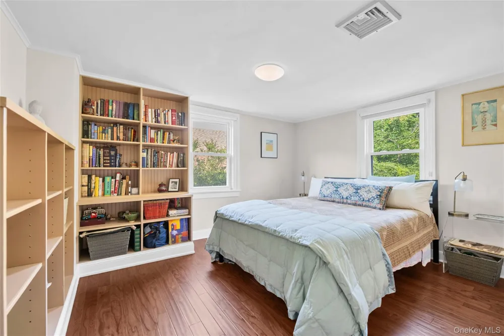 15 Jackson Street Port Washington, NY 11050