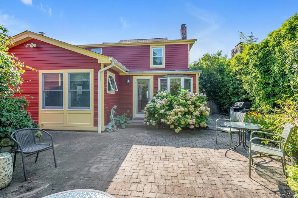 15 Jackson Street Port Washington, NY 11050