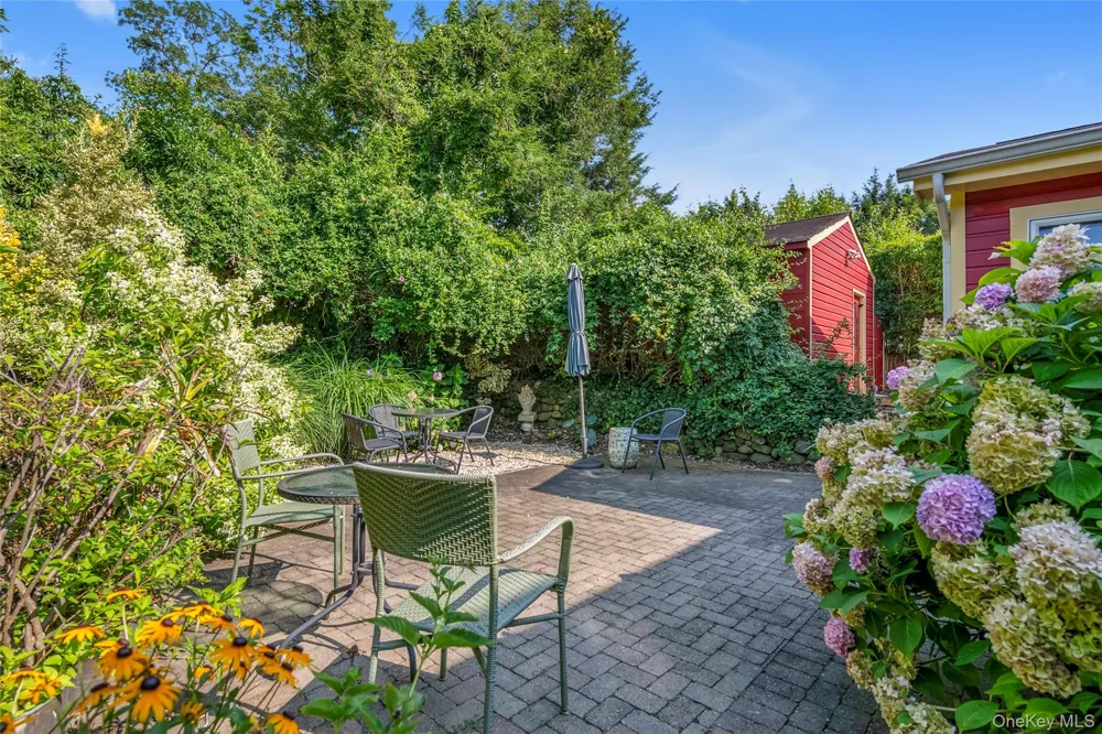 15 Jackson Street Port Washington, NY 11050