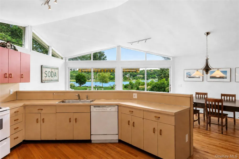 7 S Pond Road East Hampton, NY 11937