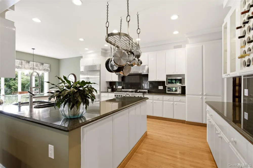 6 Target Rock Drive Lloyd Harbor, NY 11743