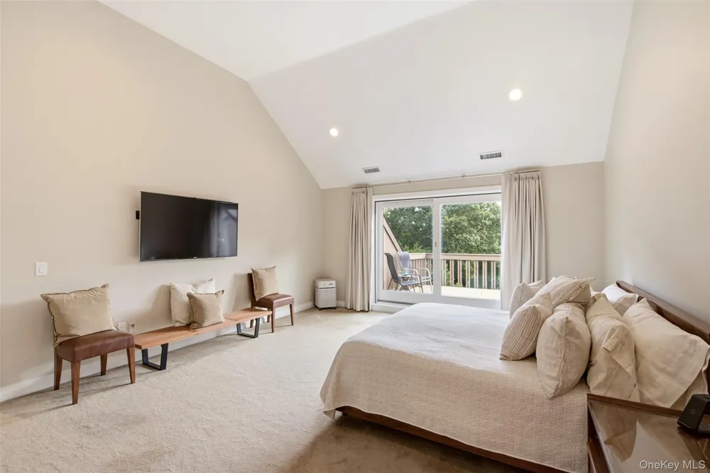 6 Target Rock Drive Lloyd Harbor, NY 11743