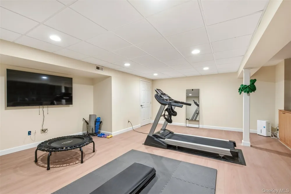 6 Target Rock Drive Lloyd Harbor, NY 11743