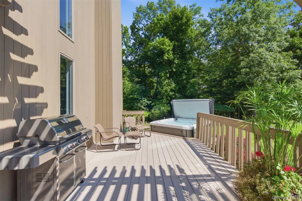 6 Target Rock Drive Lloyd Harbor, NY 11743