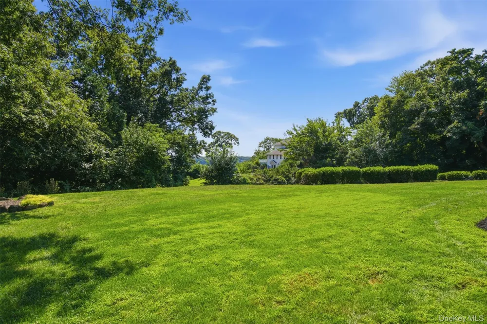 6 Target Rock Drive Lloyd Harbor, NY 11743