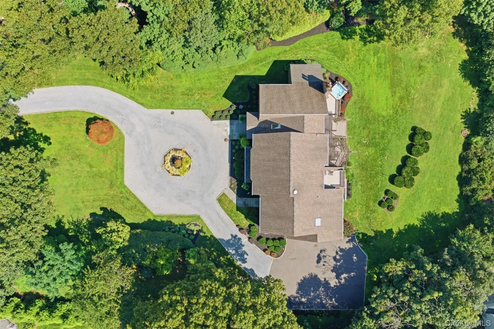 6 Target Rock Drive Lloyd Harbor, NY 11743