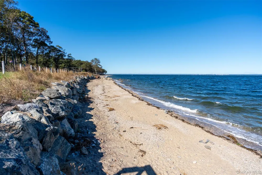 6 Target Rock Drive Lloyd Harbor, NY 11743