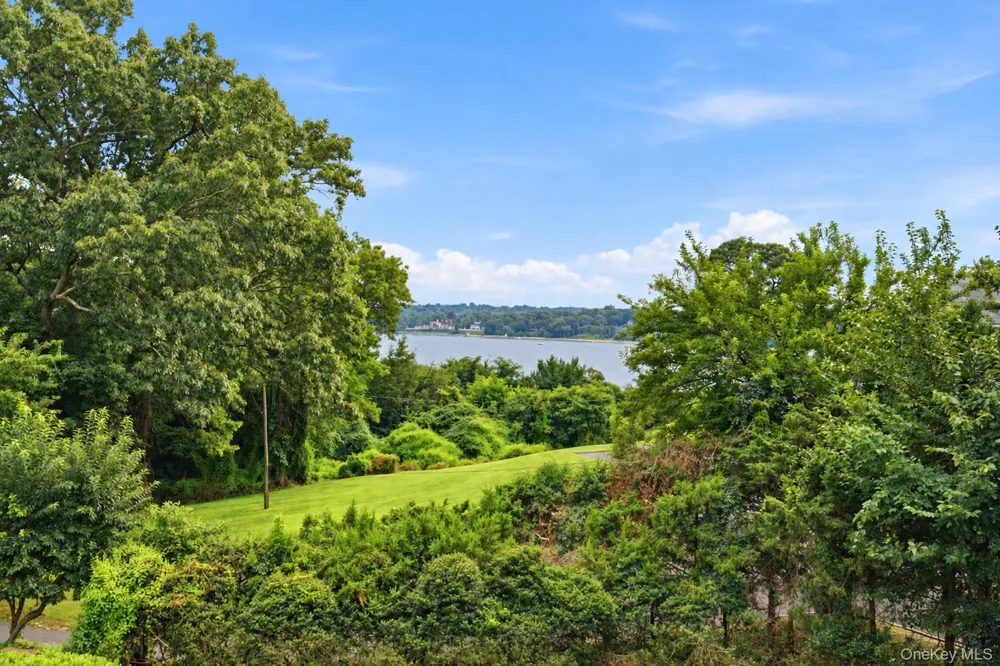 6 Target Rock Drive Lloyd Harbor, NY 11743