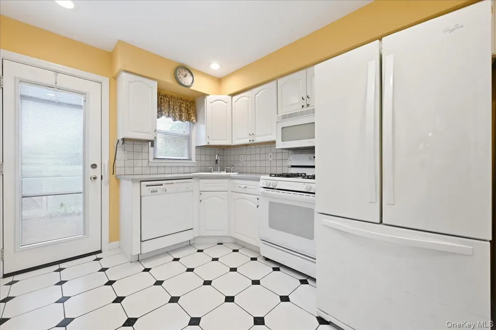 1810 Front Street #29 East Meadow, NY 11554