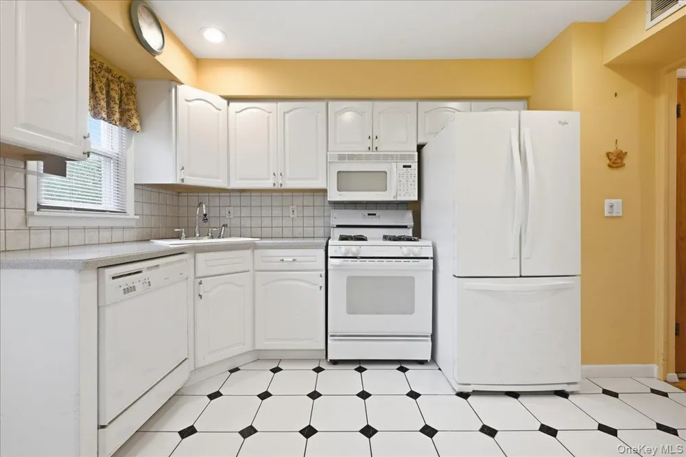 1810 Front Street #29 East Meadow, NY 11554