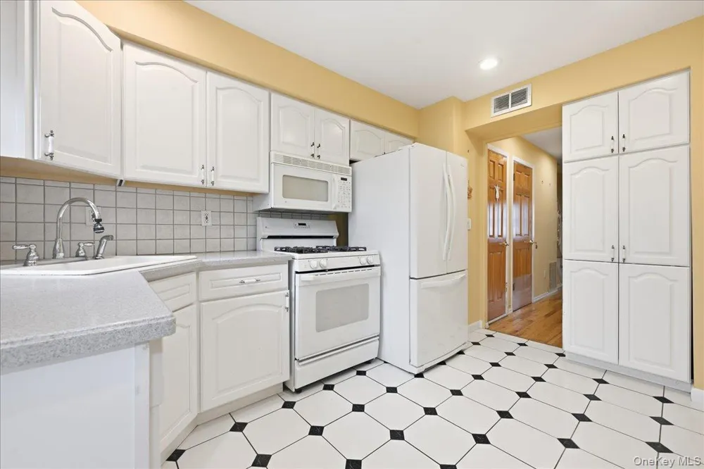 1810 Front Street #29 East Meadow, NY 11554