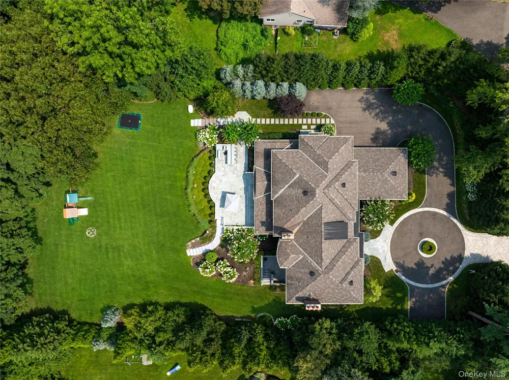 65 Spruce Street Roslyn Harbor, NY 11576