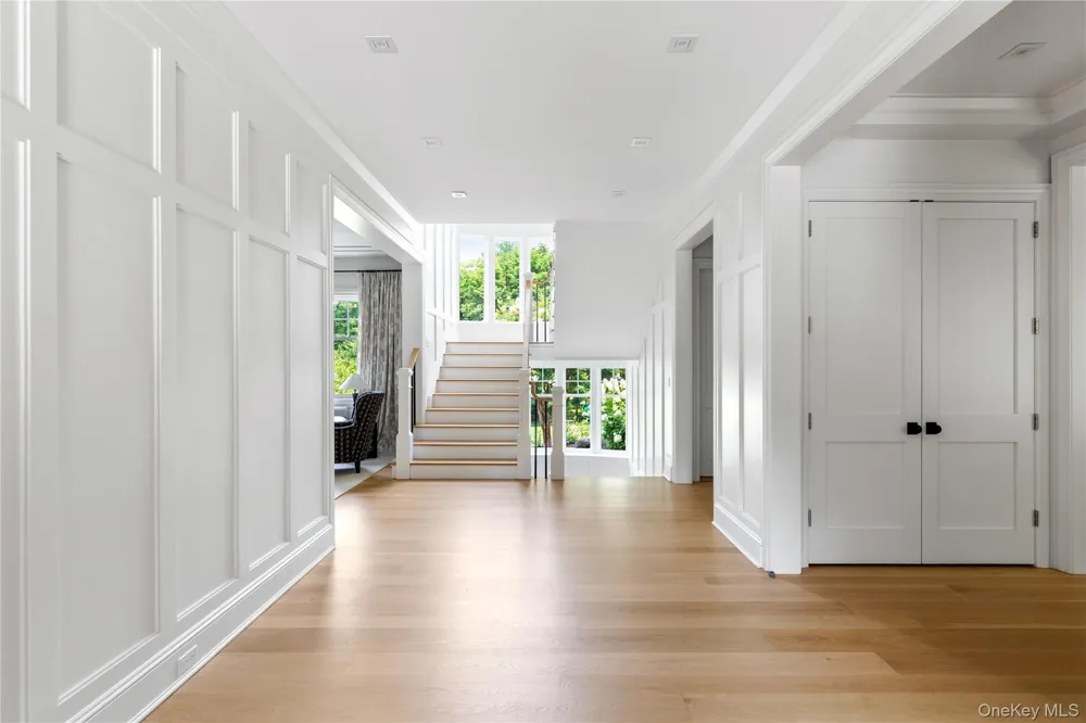 65 Spruce Street Roslyn Harbor, NY 11576