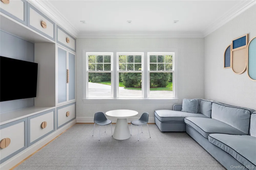 65 Spruce Street Roslyn Harbor, NY 11576