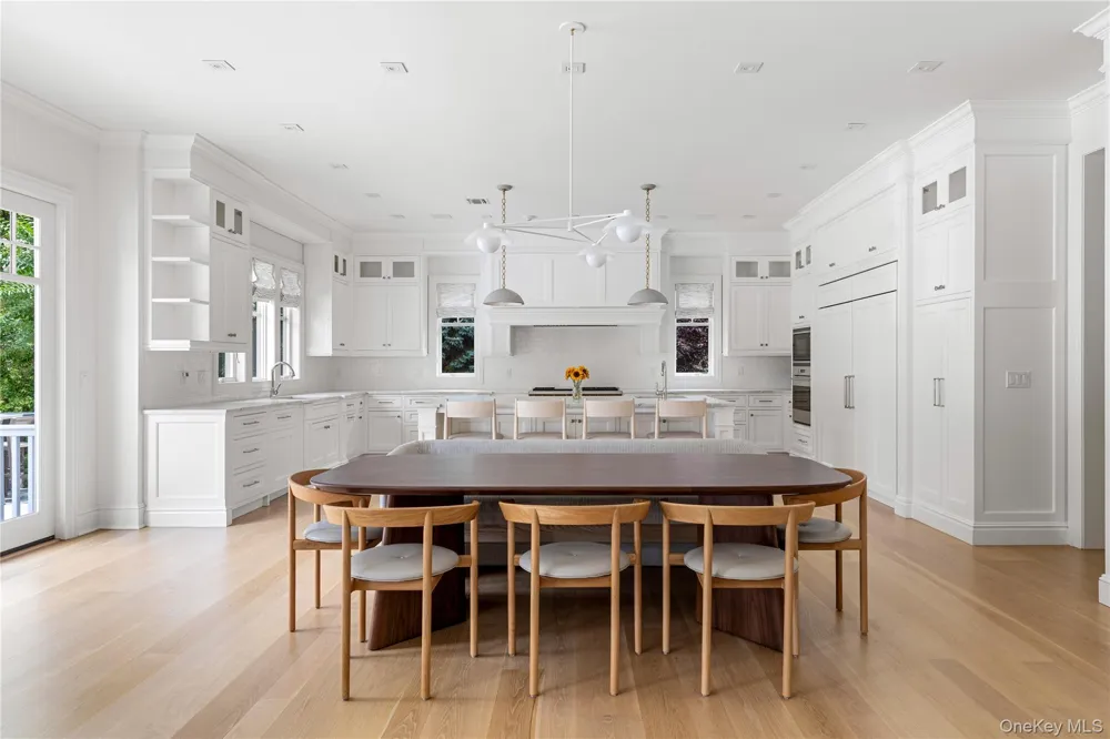 65 Spruce Street Roslyn Harbor, NY 11576