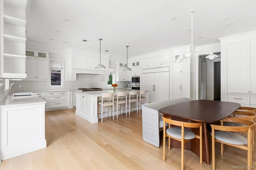 65 Spruce Street Roslyn Harbor, NY 11576