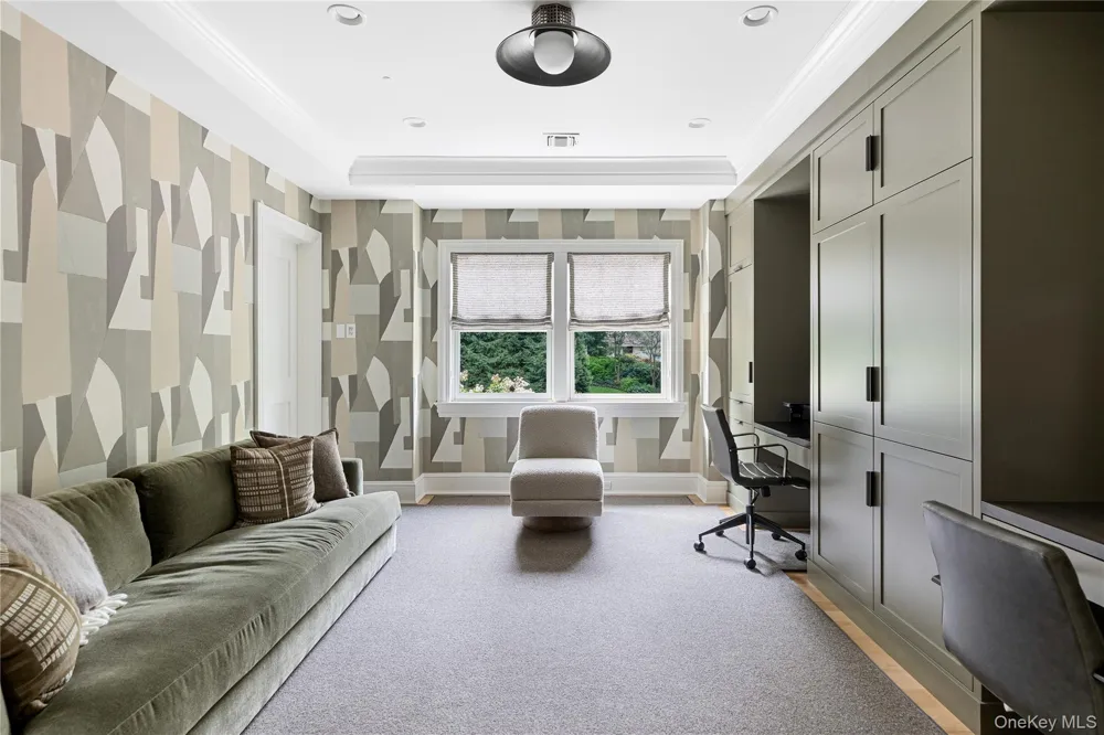 65 Spruce Street Roslyn Harbor, NY 11576