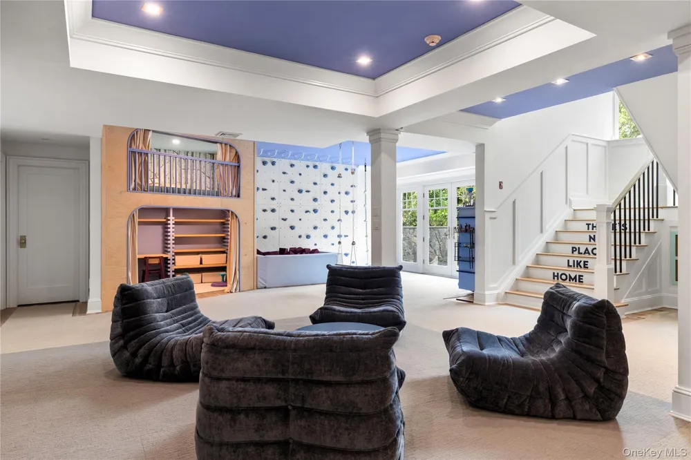 65 Spruce Street Roslyn Harbor, NY 11576