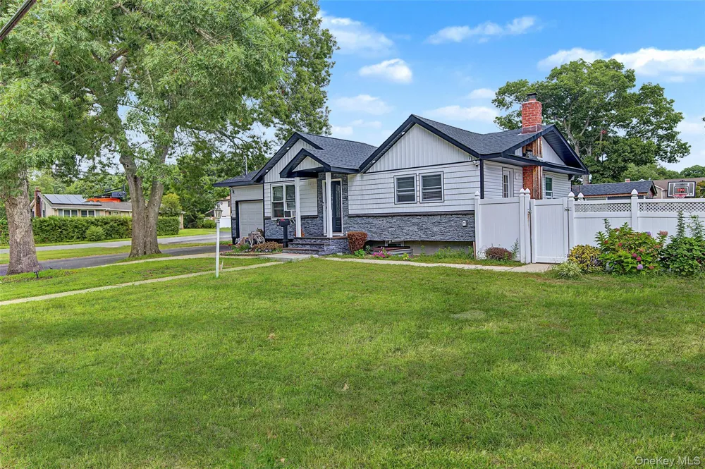 1085 Bay Shore Avenue Bay Shore, NY 11706