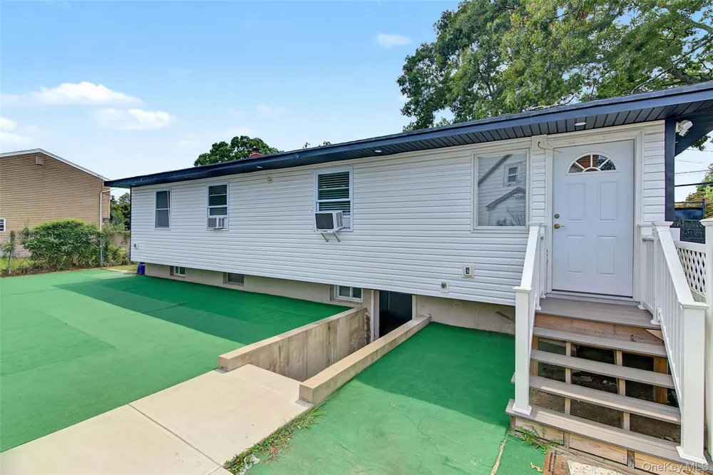 1085 Bay Shore Avenue Bay Shore, NY 11706