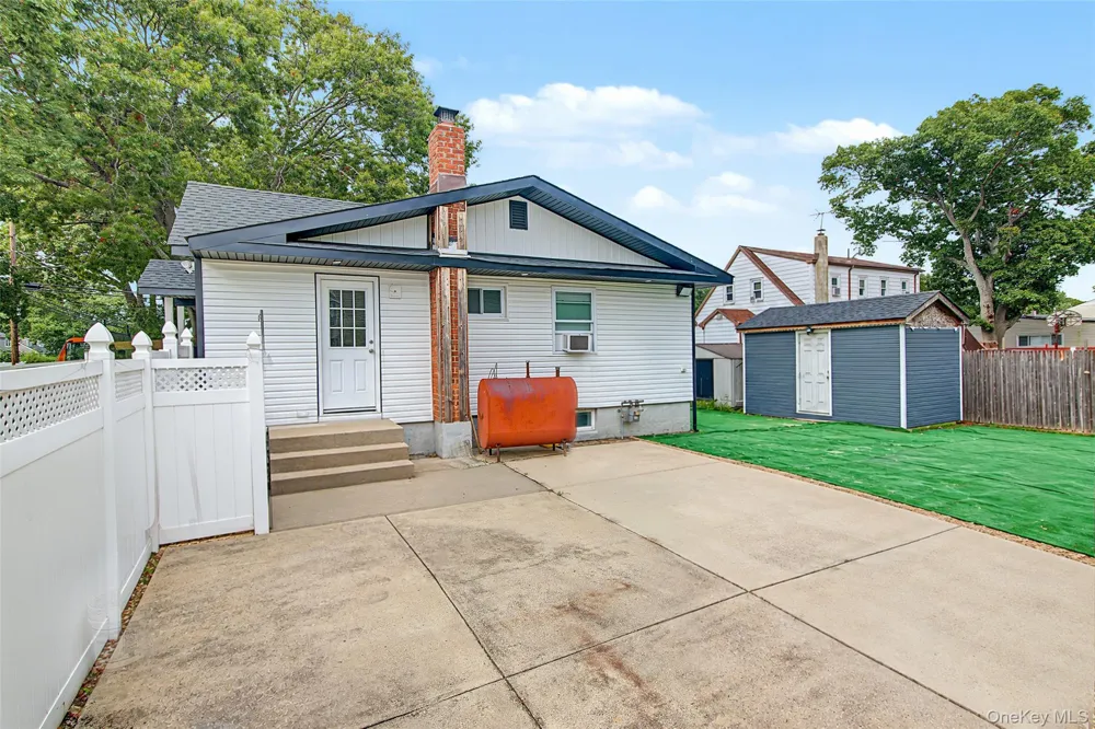 1085 Bay Shore Avenue Bay Shore, NY 11706