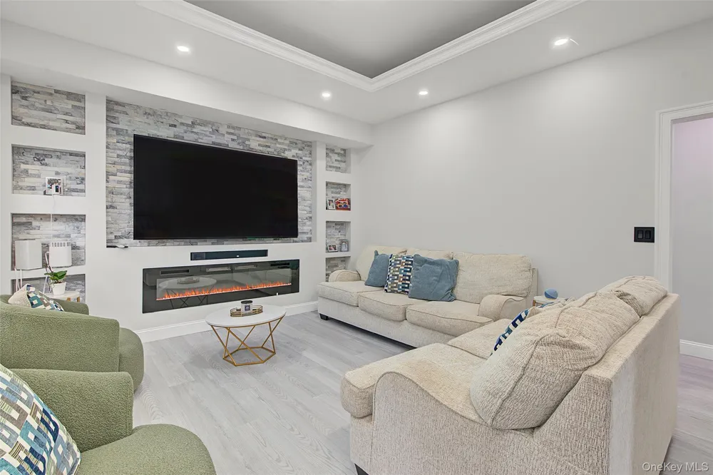 1085 Bay Shore Avenue Bay Shore, NY 11706