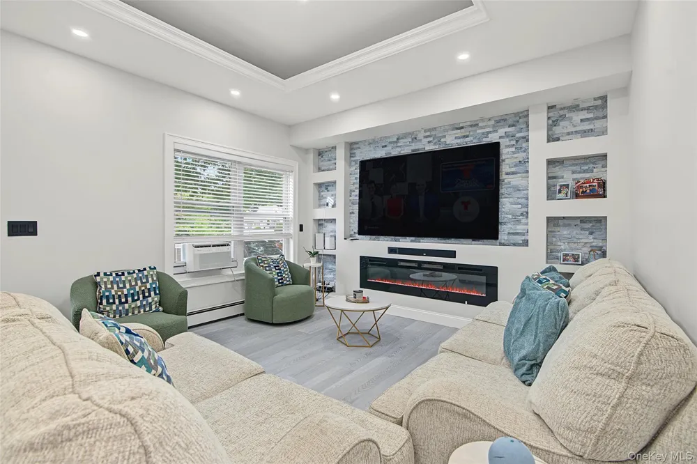 1085 Bay Shore Avenue Bay Shore, NY 11706