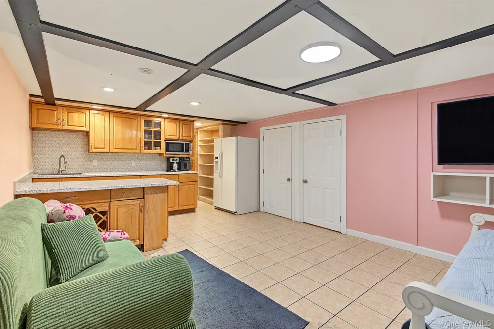 1085 Bay Shore Avenue Bay Shore, NY 11706