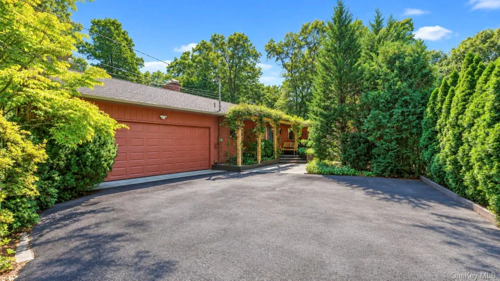 39 Daly Court Riverhead, NY 11901