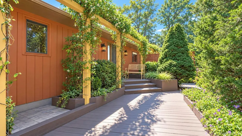 39 Daly Court Riverhead, NY 11901