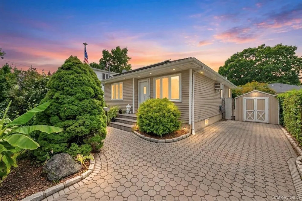 325 Beachview Street Copiague, NY 11726