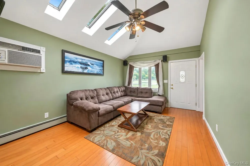 325 Beachview Street Copiague, NY 11726