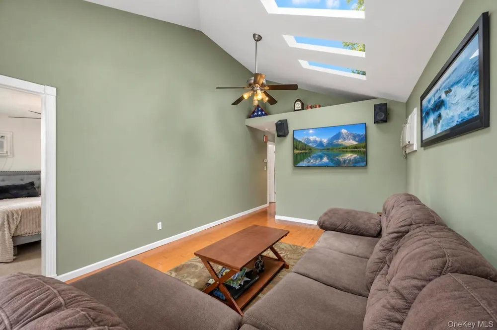 325 Beachview Street Copiague, NY 11726