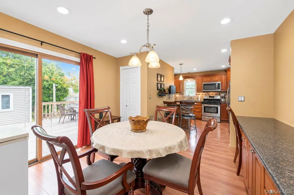 325 Beachview Street Copiague, NY 11726
