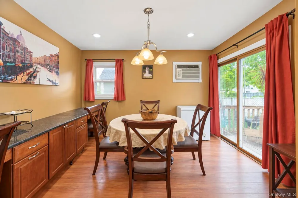 325 Beachview Street Copiague, NY 11726